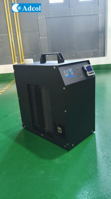 Компактный термоэлектрический жидкостный охладитель с радиаторами высокой плотности и фирменными вентиляторами для отвода тепла в лабораторных условиях